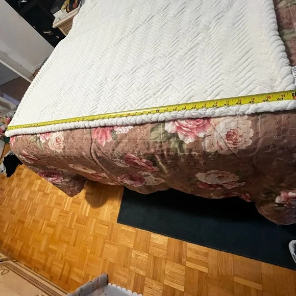 Bella Luxx Soft White Chevron Throw Blanket - Picture 8 of 10